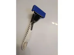 Dollar Shave Club Razon Cover