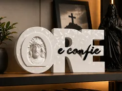 Pray and Trust Sign with Jesus' Face Decoration - Free 3D Print Model