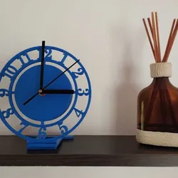 Desk clock with numbers