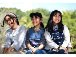 3D STL Photo of a Group of Girls (Triplets)