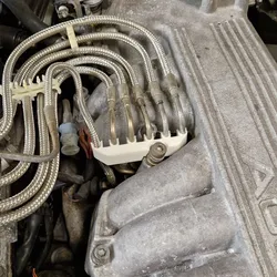 Audi 80 5 cylinder fuel pipe retaining clip