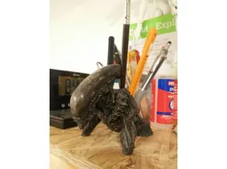 ALIEN pen holder