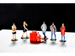 Customizable woman with coat 1/87 scale (H0)