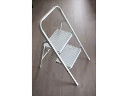 Feet for mini stepladder