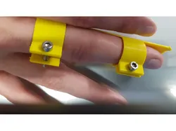 SPLINT FOR BROKEN FINGER (ATELLE POUR DOIGT CASSE)