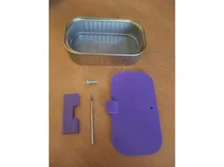 Lid with hinges for tin can.