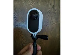 Vertical frame for mounting a Rylo 360 Camera
