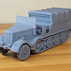 Half-track Artillery Tractor Sd.Kfz.9 - Famo + Crewmen (Germany, WW2)