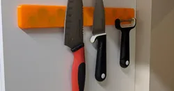 Magnetic knife mount