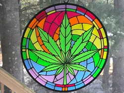 Stained glass leaf on rainbow background - Free 3D Print Model