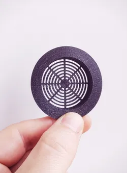 Universal sink strainer