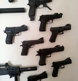 Airsoft pistol wall bracket