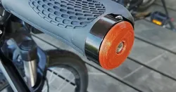 MTB bar end with screw to clamp