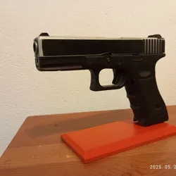 Gunstand for airsoft pistols using glock mag