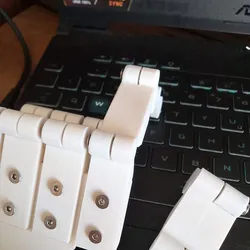 Modular Robotic Hand – Life-Sized, Posable, No Electronics Needed