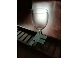 Wineglasstand for bathtub