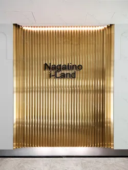 Wall panel with z-shaped slats