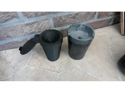 three part closed lid self extinguishing ashtray