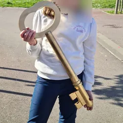 🔑 Giant Key 60cm - Epic Accessory & Decoration! 🔑