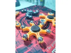 "Hands" Hand Spinner