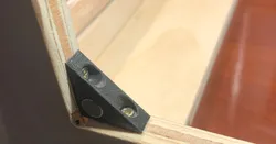 Magnetic corners