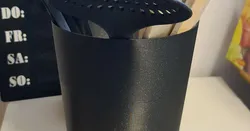 Simple basket can for cooking utensils