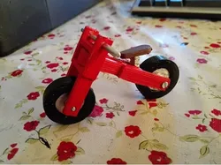 Bicicleta de niño en miniatura