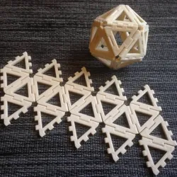 Customizable hinge/snap Icosahedron net
