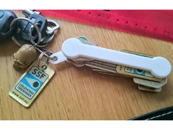 Screwless key holder