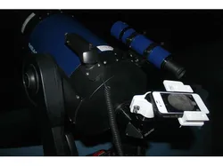 Universal telescope eyepiece smartphone mount