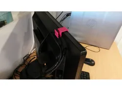Customizable headset clip