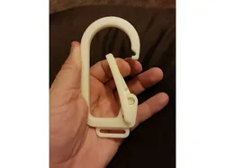 Carabiner with strong clip