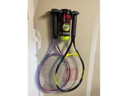 Tennis racket bracket