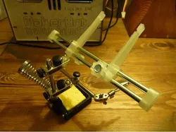 Third hand PCB vise with ball joint