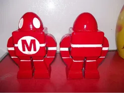 Maker Faire 2013 robot (big red)