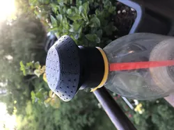 Screw on sprinkler head for wide mouth bottle with air escape