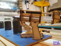 Glue gun for modeller