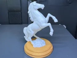 Horse on pedestal - Free 3D Print Model