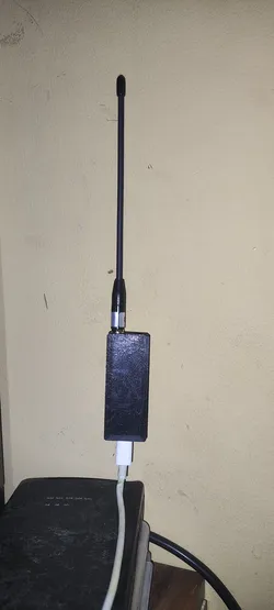 Simple box for Heltec V3 Light for two antennas, no screws.